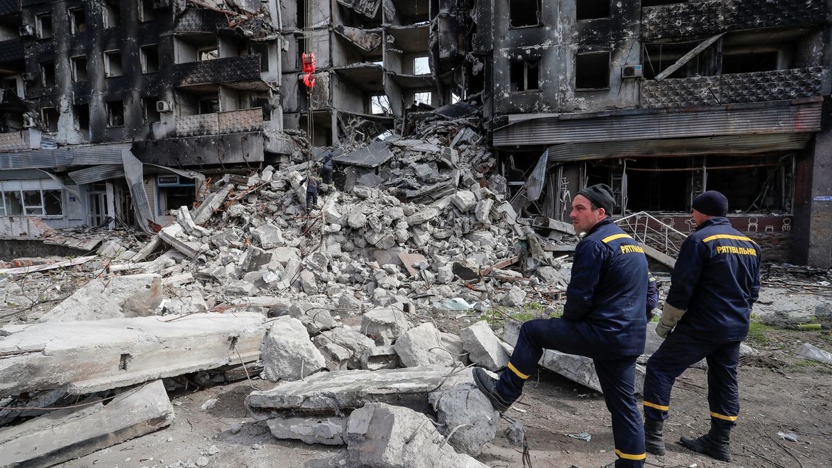Tragédie v Mariupolu pokračuje. Mrtvých civilistů může být přes 20 tisíc